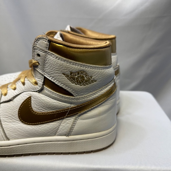 Nike Air Jordan 1 Retro High OG White/Metallic Gold Womens Size 8 FD2596-107 - Picture 5 of 14